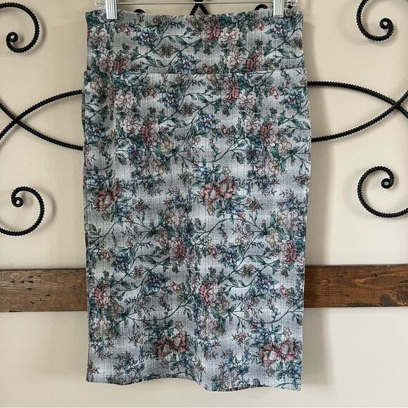 LulaRoe Cassie Floral Gray Pencil Skirt NWT Size M - Picture 3 of 11
